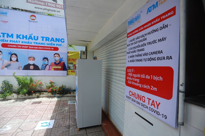 Cận cảnh cây ATM khẩu trang phát miễn phí cho người nghèo ở Sài Gòn - Ảnh 11.