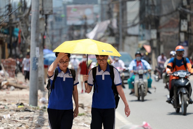 Những ngày thi tốt nghiệp THPT, cả 3 miền ngày nắng, chiều tối và đêm mưa dông - Ảnh 1.