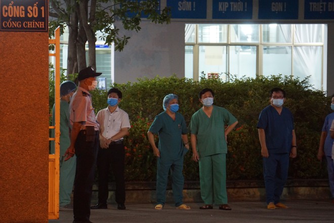 Tin vui từ tâm dịch Đà Nẵng: Gỡ bỏ phong toả nơi phát hiện ca bệnh Covid-19 đầu tiên - Ảnh 5. Tin vui từ tâm dịch Đà Nẵng: Gỡ bỏ phong toả nơi phát hiện ca bệnh Covid-19 đầu tiên - Ảnh 5.