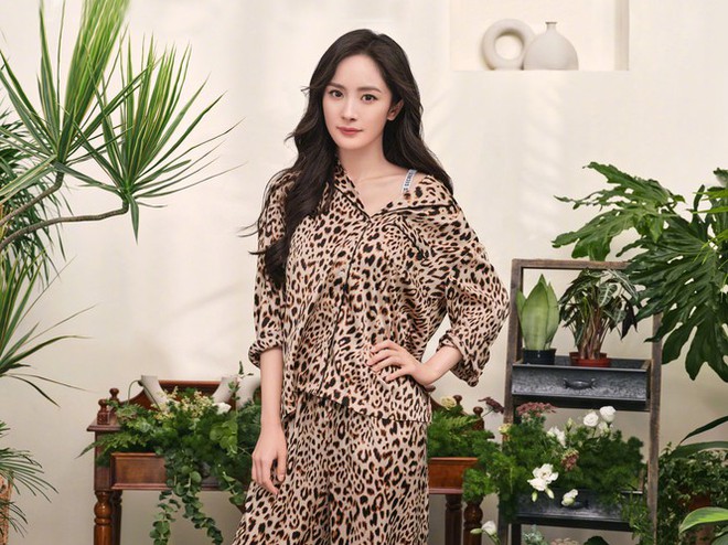 Dương Mịch diện nội y sexy, vẫn bị mỹ nhân này ăn đứt vẻ gợi cảm - Ảnh 3.