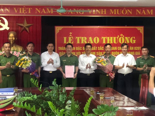 Tự lên công thức rồi chế hàng chục nghìn lọ thuốc tây giả bán ra thị trường kiếm tiền tỷ - Ảnh 4.