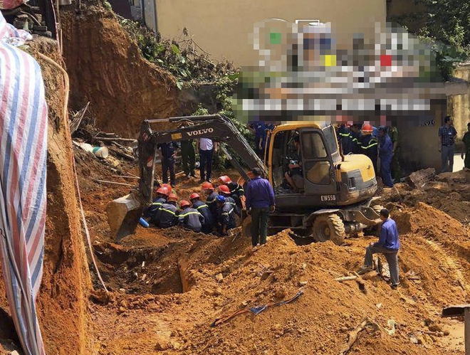 Hiện trường vụ sạt lở đất ở Phú Thọ khiến ít nhất 4 người tử vong - Ảnh 4.