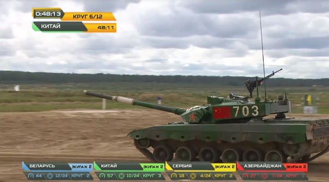 Tank Biathlon 2020: Xe tăng Trung Quốc bị hỏng, đứng yên giữa đường đua, chỉ huy rất lo lắng - Tụt lại phía sau rồi - Ảnh 1.