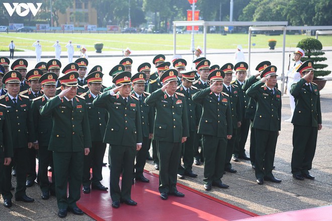 Lãnh đạo Đảng, Nhà nước vào Lăng viếng Chủ tịch Hồ Chí Minh - Ảnh 7.