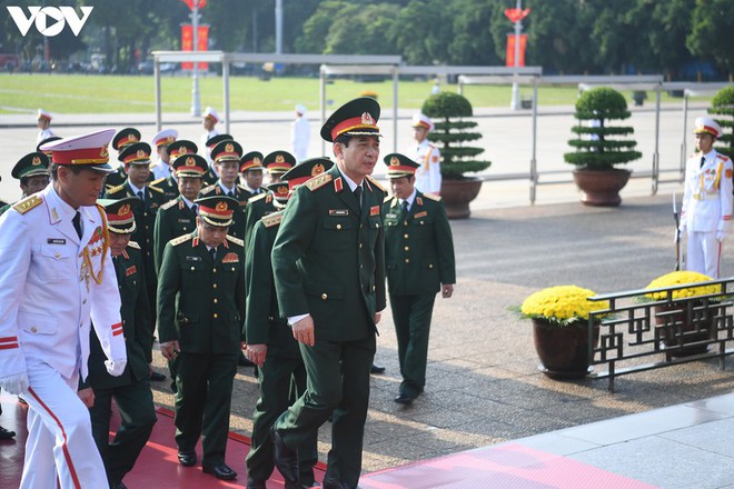 Lãnh đạo Đảng, Nhà nước vào Lăng viếng Chủ tịch Hồ Chí Minh - Ảnh 8.