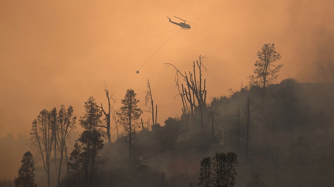 Cận cảnh sức nóng kỷ lục từ đám cháy rừng khốc liệt ở California - Ảnh 7.