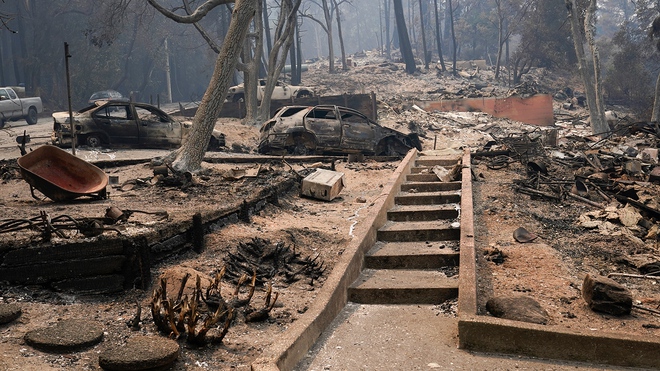Cận cảnh sức nóng kỷ lục từ đám cháy rừng khốc liệt ở California - Ảnh 8.