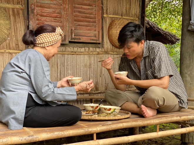 Quá khứ làm shipper, bảo vệ, giúp việc của sao Việt: Bi kịch đến nỗi muốn kết liễu cả mẹ và con - Ảnh 4. Quá khứ làm shipper, bảo vệ, giúp việc của sao Việt: Bi kịch đến nỗi muốn kết liễu cả mẹ và con - Ảnh 4.
