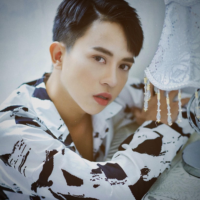 Nam diễn viên chuyên giả gái, thủ vai bóng lộ trong clip triệu view của Hậu Hoàng - Ảnh 3. Nam diễn viên chuyên giả gái, thủ vai bóng lộ trong clip triệu view của Hậu Hoàng - Ảnh 3.