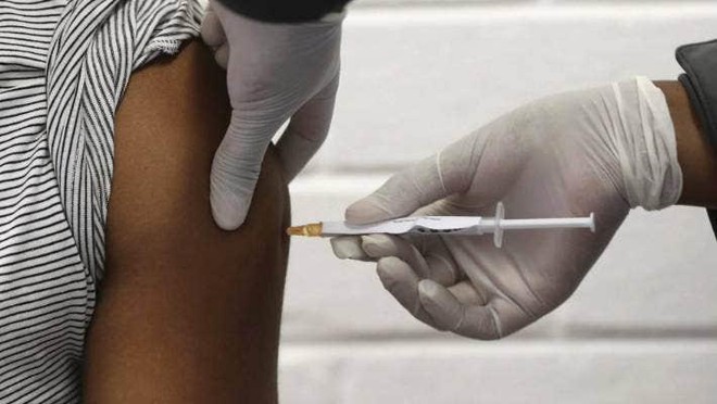 Lý do đằng sau vụ dừng thử nghiệm ứng cử viên vaccine Covid-19 được trông đợi bậc nhất thế giới - Ảnh 1. Lý do đằng sau vụ dừng thử nghiệm ứng cử viên vaccine Covid-19 được trông đợi bậc nhất thế giới - Ảnh 1.