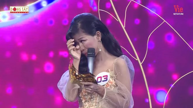 6 năm nghỉ hát vì bệnh hiểm nghèo, ca sĩ Thái Trân bật khóc trở lại sân khấu - Ảnh 3. 6 năm nghỉ hát vì bệnh hiểm nghèo, ca sĩ Thái Trân bật khóc trở lại sân khấu - Ảnh 3.