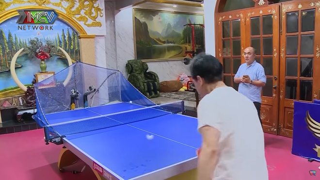 Ngọc Sơn khoe phòng ngủ bí mật trong biệt thự 400 tỷ, có cả máy đếm tiền cát-xê - Ảnh 3. Ngọc Sơn khoe phòng ngủ bí mật trong biệt thự 400 tỷ, có cả máy đếm tiền cát-xê - Ảnh 3.