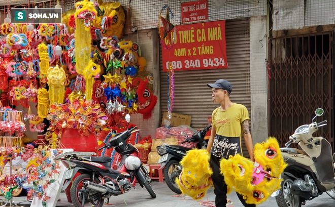 Bất ngờ tại con phố dài hơn 300m một năm thay áo vài lần ở Hà Nội  - Ảnh 9.