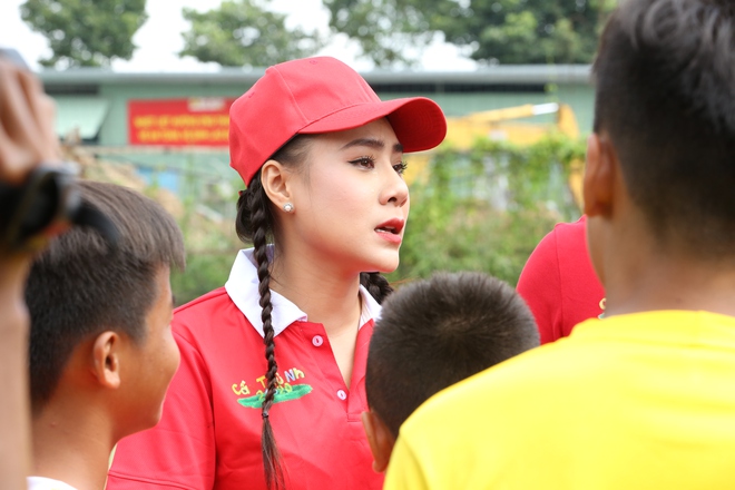 Hồ Bích Trâm: Tôi lao vào bán hàng online vì gánh nặng gia đình, tiền đi diễn ít ỏi - Ảnh 3. Hồ Bích Trâm: Tôi lao vào bán hàng online vì gánh nặng gia đình, tiền đi diễn ít ỏi - Ảnh 3.