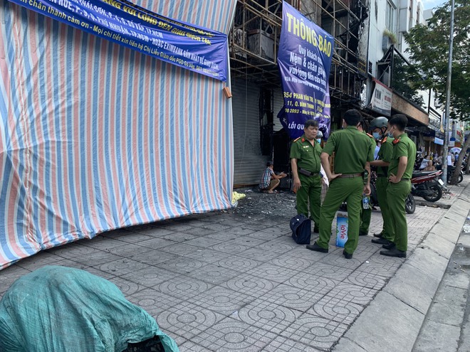 Bắt khẩn cấp nghi phạm gây cháy chi nhánh Ngân hàng Eximbank và nhà dân ở Sài Gòn - Ảnh 2.