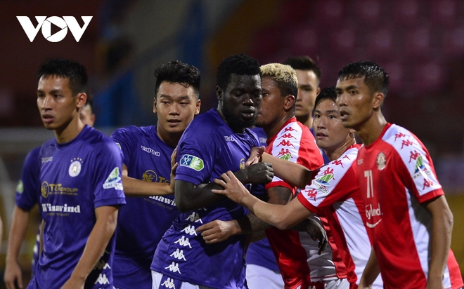 Ảnh: Hà Nội FC khiến hai ngoại binh tiền tỉ của TPHCM khóc thét - Ảnh 9.