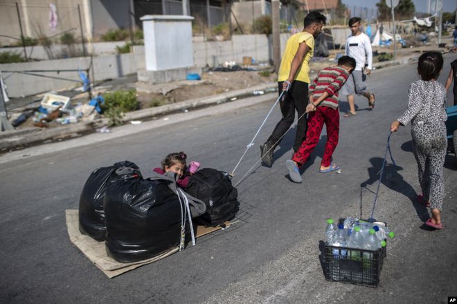 24h qua ảnh: Tân binh cảnh sát Palestine khổ luyện dưới dây thép - Ảnh 9.