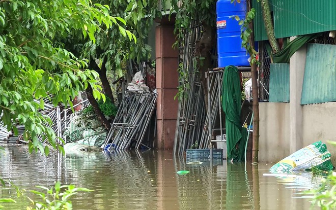 Sau bão, nhiều hộ dân vẫn bị cô lập trong biển nước, cột viễn thông cao cả trăm mét bị xô đổ - Ảnh 14. Sau bão, nhiều hộ dân vẫn bị cô lập trong biển nước, cột viễn thông cao cả trăm mét bị xô đổ - Ảnh 14.