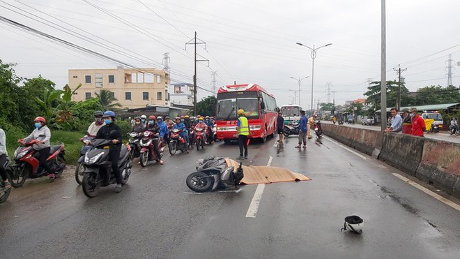 Quốc lộ 1 tắc gần 2km sau vụ tai nạn chết người - Ảnh 1.