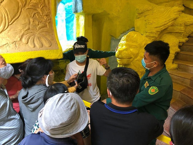 Thân nhân nhận dạng 478 hũ tro cốt tại chùa Kỳ Quang 2 - Ảnh 1.