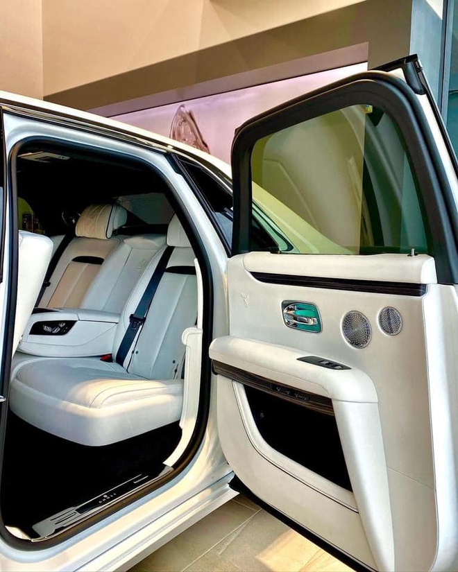 Đại lý tư nhân rục rịch nhận đặt cọc Rolls-Royce Ghost 2021: Siêu phẩm xe siêu sang chuẩn bị về Việt Nam - Ảnh 6.