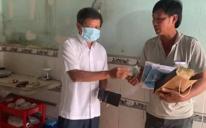 Ông Đoàn Ngọc Hải bán xế cổ và kỷ vật làm từ thiện: Đã có một doanh nghiệp mua - Ảnh 2. Ông Đoàn Ngọc Hải bán xế cổ và kỷ vật làm từ thiện: Đã có một doanh nghiệp mua - Ảnh 2.