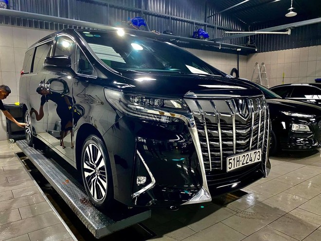 Rộ tin Nguyễn Quốc Cường bán Toyota Alphard: Xe lăn bánh 10 tháng, ODO gây ngạc nhiên - Ảnh 2.