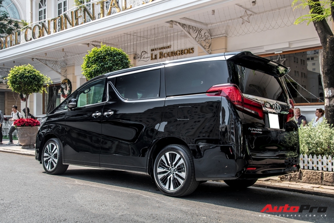 Rộ tin Nguyễn Quốc Cường bán Toyota Alphard: Xe lăn bánh 10 tháng, ODO gây ngạc nhiên - Ảnh 4.