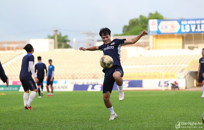 Văn Đức, Xuân Mạnh, Văn Toàn hào hứng chờ đại chiến SLNA - HAGL trên sân Vinh - Ảnh 12.