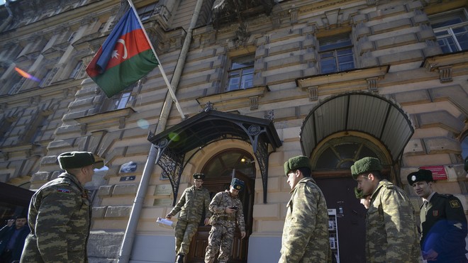 Armenia, Azerbaijan đối diện chiến tranh toàn diện: Thiết quân luật, tổng động viên - S-300 bị tiêu diệt, Su-30 lâm trận? - Ảnh 2.