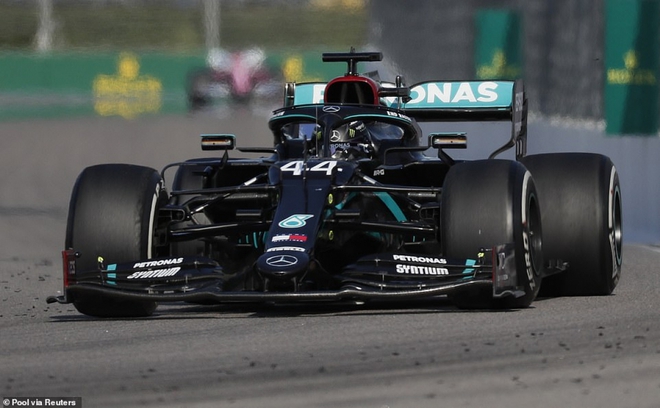 Lewis Hamilton nhận 2 án phạt cộng 5 giây, Valtteri Bottas thắng kịch tính ở chặng F1 Nga - Ảnh 1.