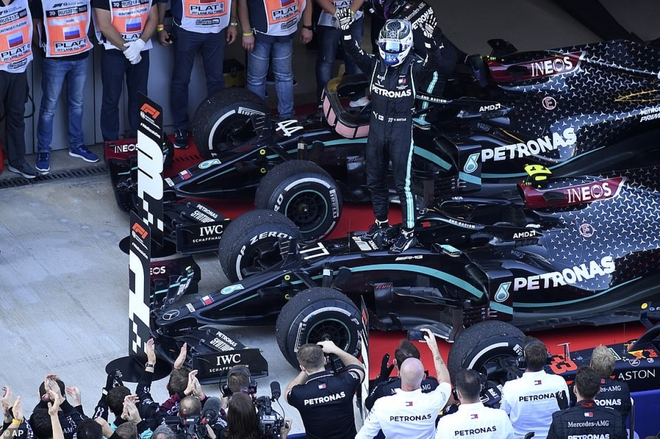 Lewis Hamilton nhận 2 án phạt cộng 5 giây, Valtteri Bottas thắng kịch tính ở chặng F1 Nga - Ảnh 2.