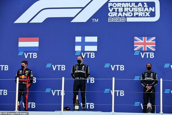 Lewis Hamilton nhận 2 án phạt cộng 5 giây, Valtteri Bottas thắng kịch tính ở chặng F1 Nga - Ảnh 3.