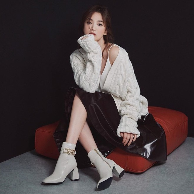 Song Hye Kyo gợi cảm bất ngờ với style tóc nâu môi trầm - Ảnh 8.