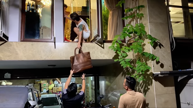 Đàm Vĩnh Hưng tẩu tán, đem bán đồ hiệu giữa đêm - Ảnh 3. Đàm Vĩnh Hưng tẩu tán, đem bán đồ hiệu giữa đêm - Ảnh 3.