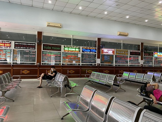Bến xe, nhà ga, sân bay ở Đà Nẵng mở cửa trở lại nhưng vẫn vắng khách - Ảnh 11.
