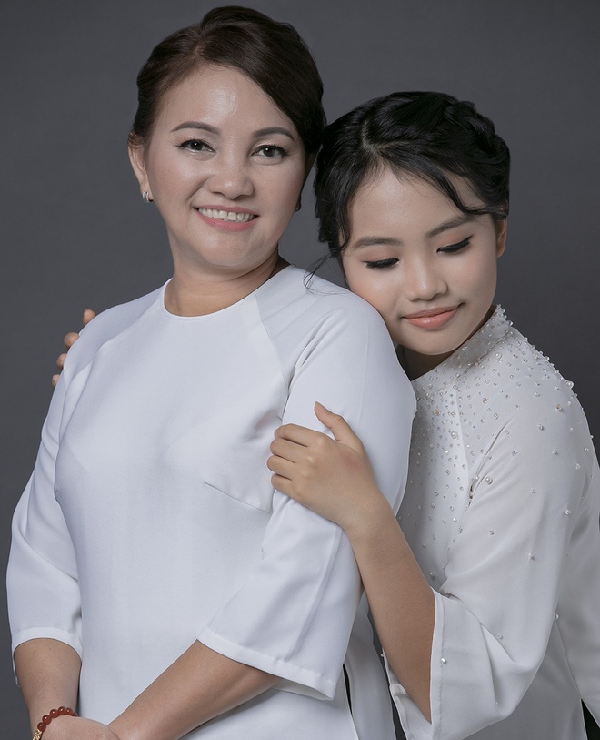 Phương Mỹ Chi: Mẹ tôi chết sững người, không kịp chạy lên bịt miệng tôi - Ảnh 3. Phương Mỹ Chi: Mẹ tôi chết sững người, không kịp chạy lên bịt miệng tôi - Ảnh 3.