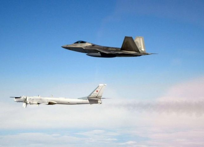Thiết giáp Nga húc tung xe bọc thép Mỹ ở Syria: Căng đỉnh điểm, có thể bùng nổ xung đột? - Ảnh 5. Thiết giáp Nga húc tung xe bọc thép Mỹ ở Syria: Căng đỉnh điểm, có thể bùng nổ xung đột? - Ảnh 5.