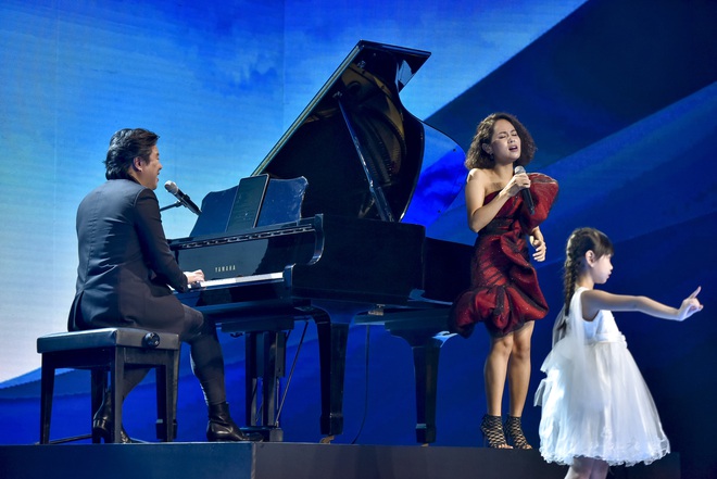 Hoàng Thùy Linh làm mới hit đình đám, Binz biểu diễn đầy bùng nổ - Ảnh 12. Hoàng Thùy Linh làm mới hit đình đám, Binz biểu diễn đầy bùng nổ - Ảnh 12.