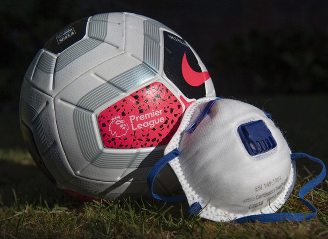 B&oacute;ng đ&aacute; thế giới năm 2020: COVID-19 v&agrave; điểm nhấn ăn ba - Ảnh 1.