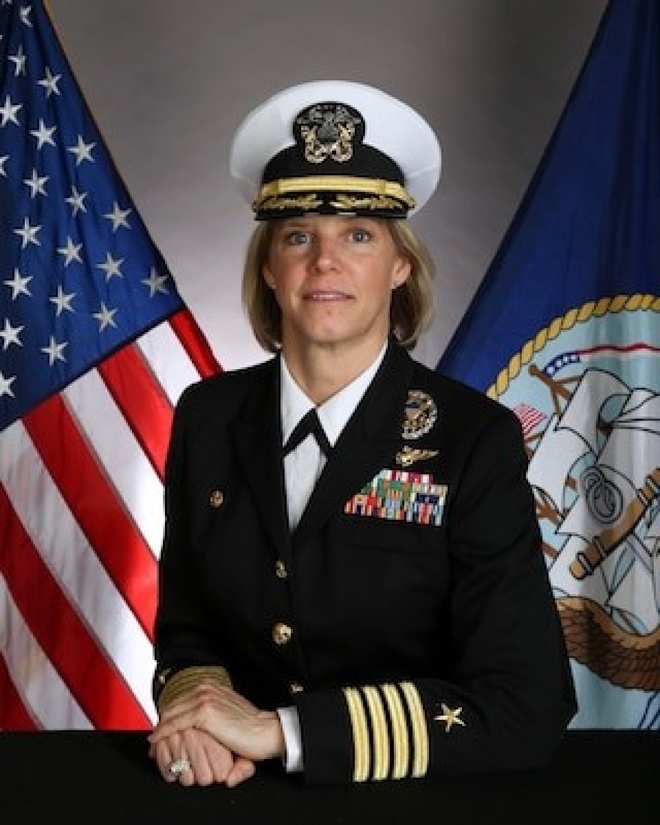 Hải quân Mỹ có nữ chỉ huy tàu sân bay năng lượng hạt nhân - Ảnh 2.