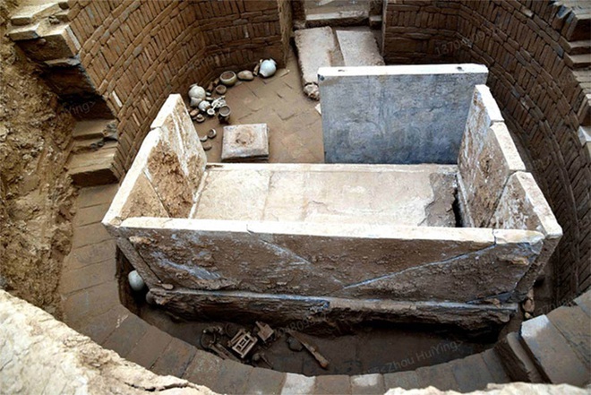 Bí ẩn mộ cổ cặp đôi 1400 tuổi nằm giữa kho báu xa hoa - Ảnh 1.