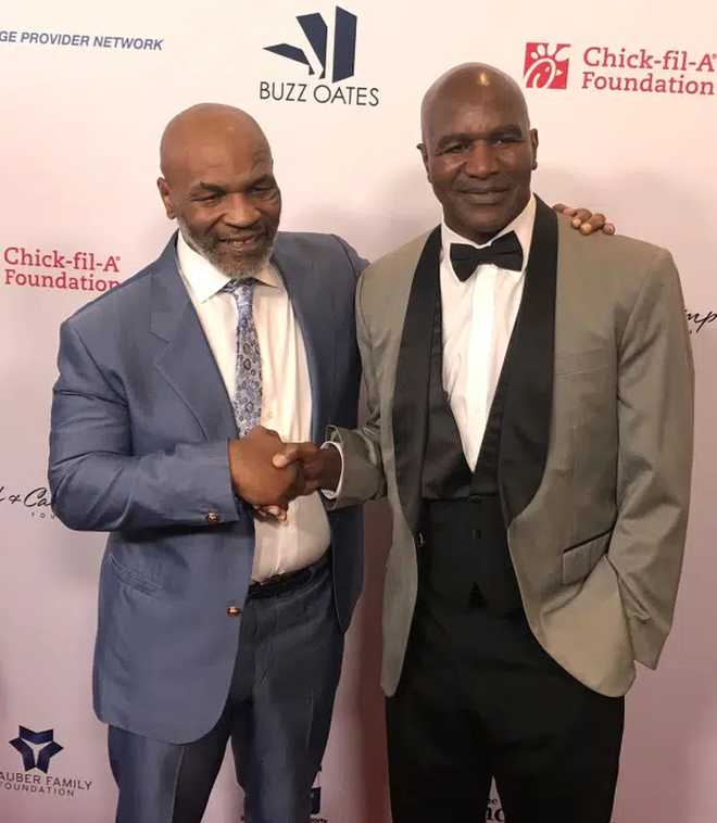 Evander Holyfield xác nhận đang tiến hành đàm phán thượng đài cùng Mike Tyson, trị giá trận đấu lến tới 200 triệu USD - Ảnh 4.