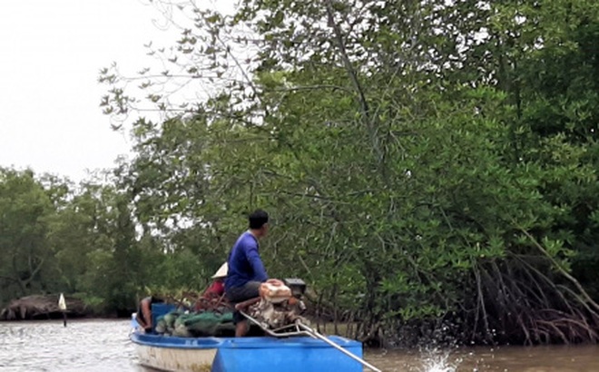 Trước đó bà A. cùng con chạy vỏ lãi đến nhà người quen. Ảnh minh họa.