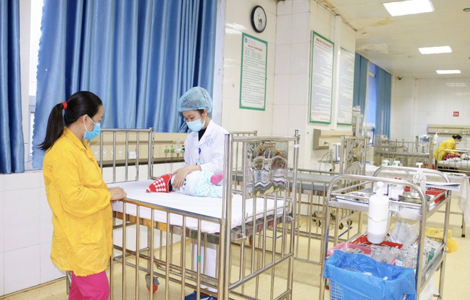 Bác sĩ Nhi cảnh báo: Thường xuyên rửa mũi cho trẻ tưởng tốt hoá ra nguy hại vô cùng - Ảnh 1. Bác sĩ Nhi cảnh báo: Thường xuyên rửa mũi cho trẻ tưởng tốt hoá ra nguy hại vô cùng - Ảnh 1.