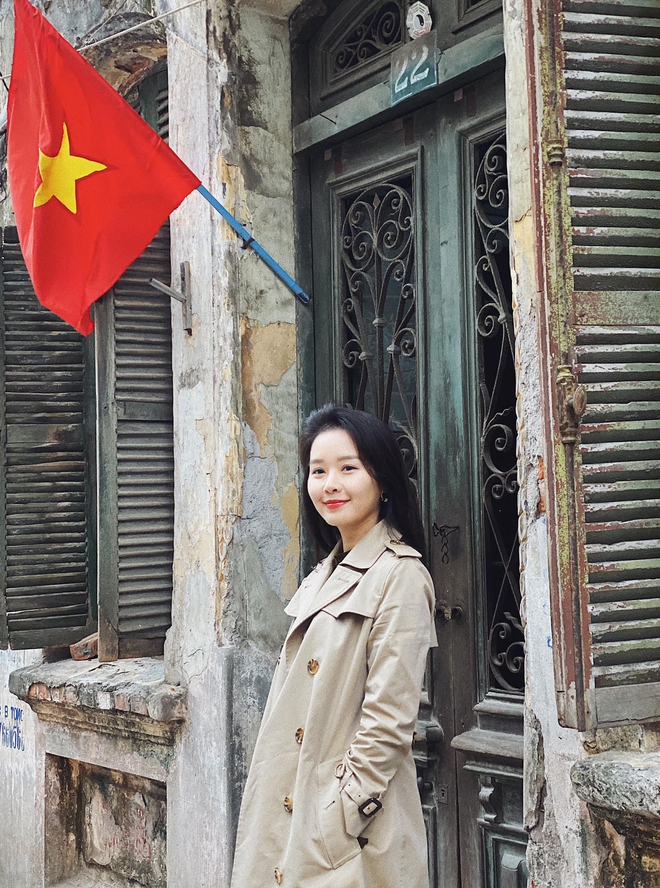 Cận cảnh nhan sắc nữ MC VTV bị cắt sóng vì mặt quá trẻ con khi lên hình - Ảnh 10. Cận cảnh nhan sắc nữ MC VTV bị cắt sóng vì mặt quá trẻ con khi lên hình - Ảnh 10.