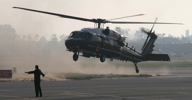 Nhiều trực thăng Marine One bay bất thường gần dinh Phó Tổng thống Pence - Ảnh 1.