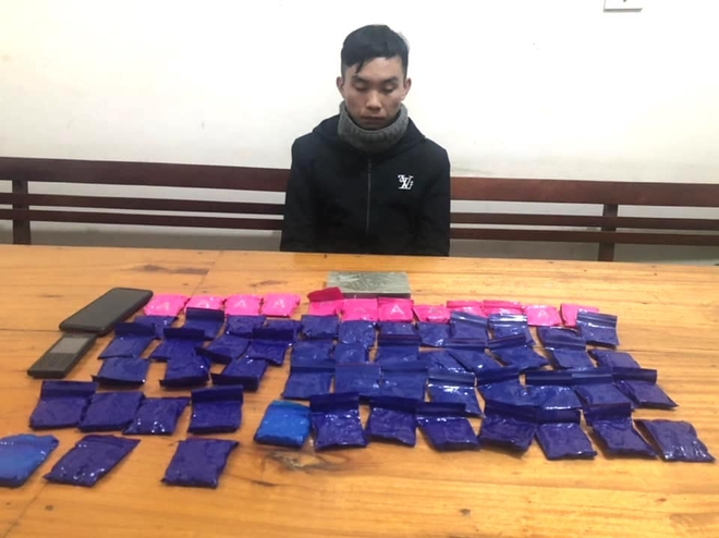 Giấu heroin và hơn 12.000 viên ma túy dưới yên xe máy đi bán thì bị bắt trong đêm - Ảnh 1. Giấu heroin và hơn 12.000 viên ma túy dưới yên xe máy đi bán thì bị bắt trong đêm - Ảnh 1.