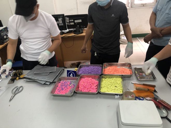 Hơn 31 kg ma túy trong các kiện hàng nhập khẩu gửi qua đường chuyển phát nhanh, bưu chính - Ảnh 3. Hơn 31 kg ma túy trong các kiện hàng nhập khẩu gửi qua đường chuyển phát nhanh, bưu chính - Ảnh 3.