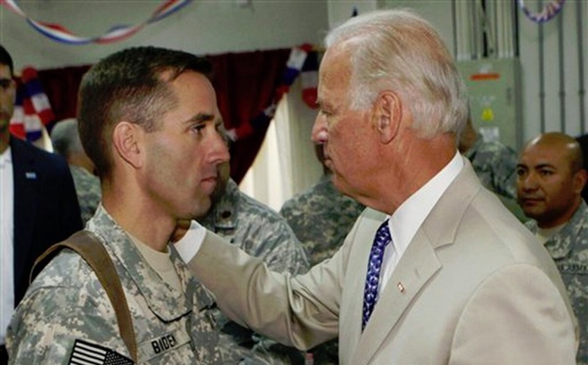 Ông Biden và quân nhân Mỹ. Ảnh: Military Times.